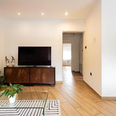 Large Two Bedroom Family App - Free Parking Apartmán *
