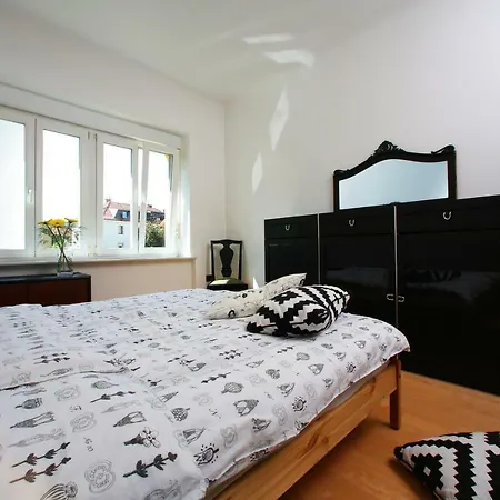 Apartment Large Two Bedroom Family App - Free Parking *