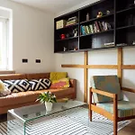 Large Two Bedroom Family App - Free Parking *