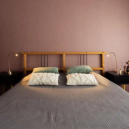 Large Two Bedroom Family App - Free Parking شقة *