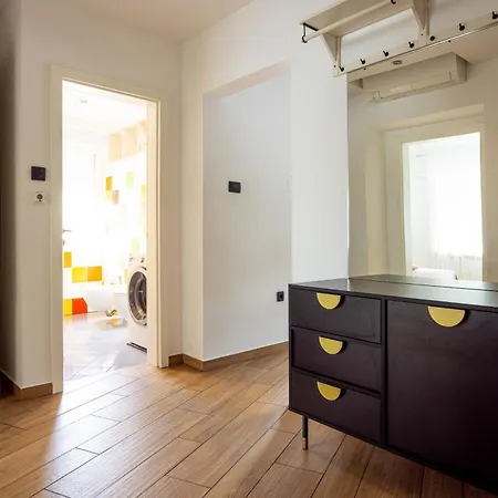 Large Two Bedroom Family App - Free Parking Любляна