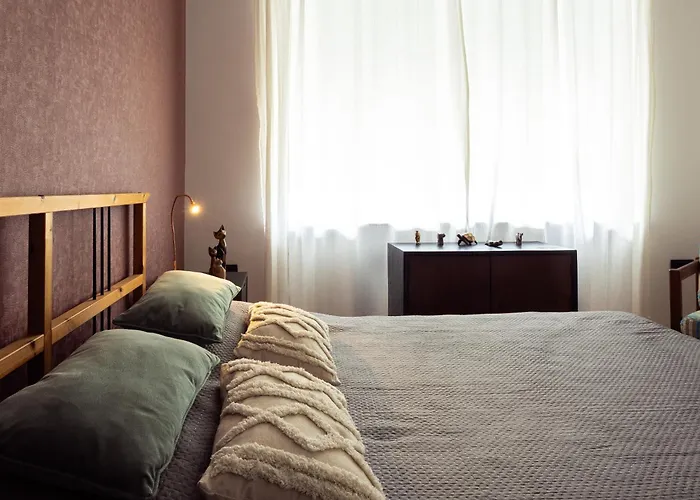 Large Two Bedroom Family App - Free Parking Daire *