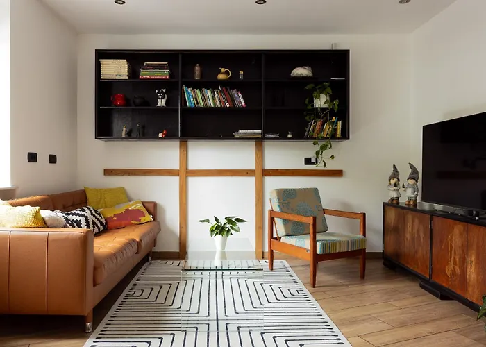 דירה Large Two Bedroom Family App - Free Parking *