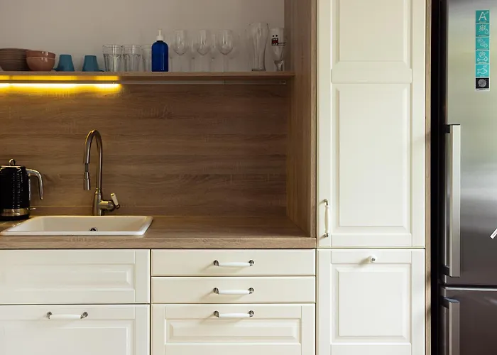 Large Two Bedroom Family App - Free Parking Daire *