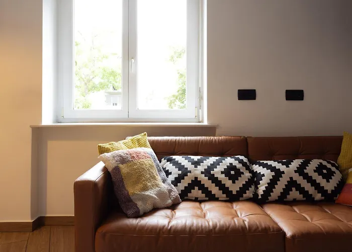 Apartment Large Two Bedroom Family App - Free Parking *