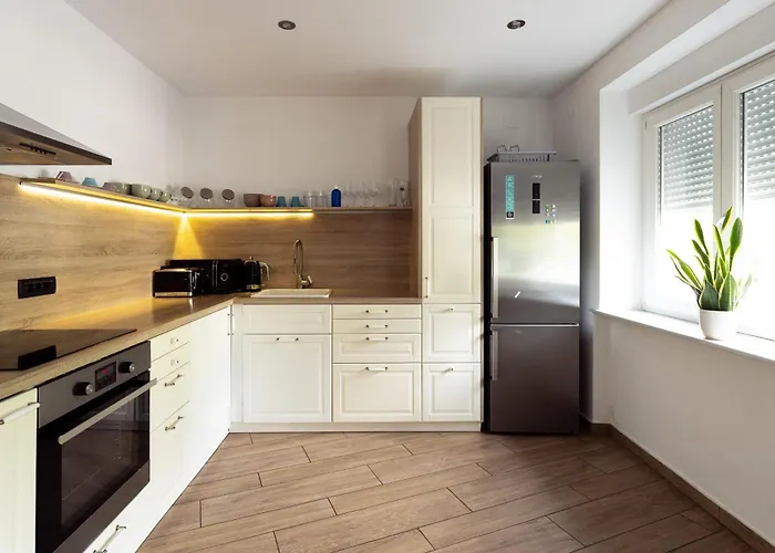 Apartament Large Two Bedroom Family App - Free Parking